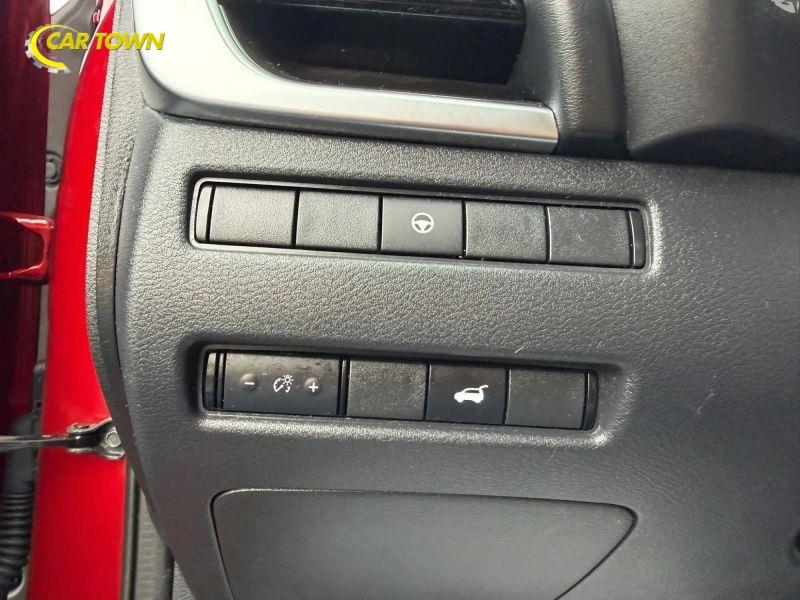 Vehicle photo 38