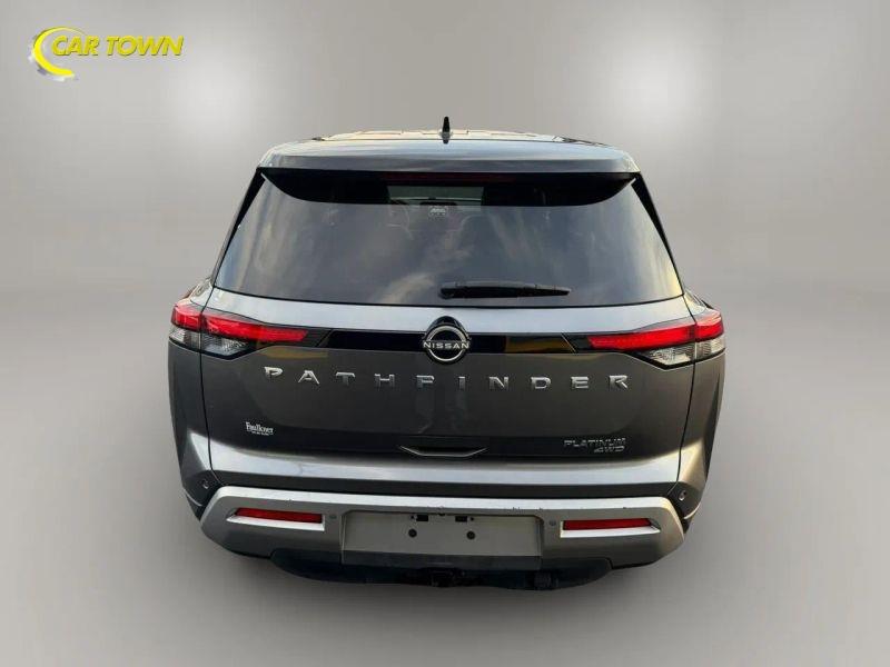 Vehicle photo 10