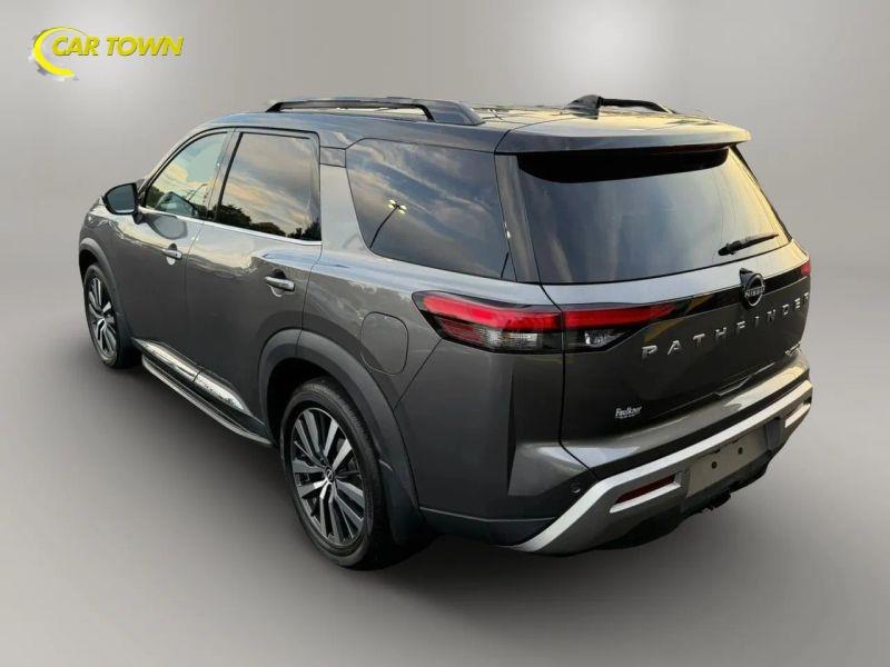 Vehicle photo 12