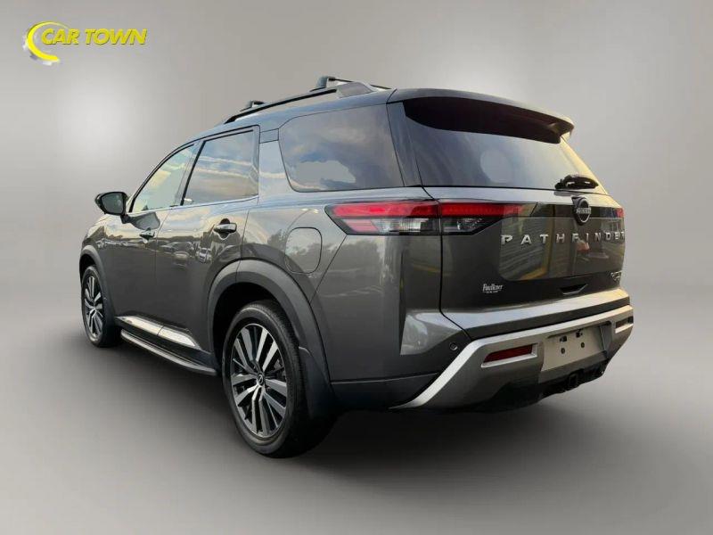 Vehicle photo 13