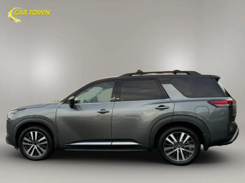 Vehicle photo 14