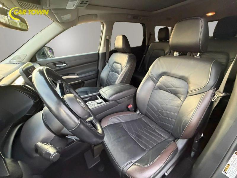 Vehicle photo 15