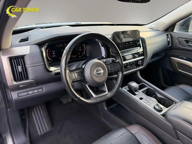 Vehicle photo 16