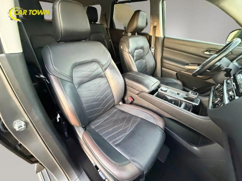 Vehicle photo 19