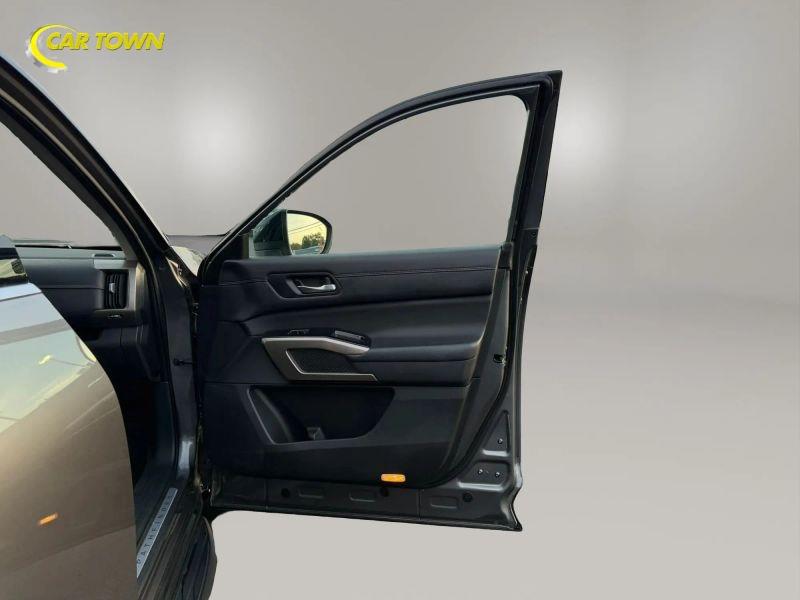 Vehicle photo 20