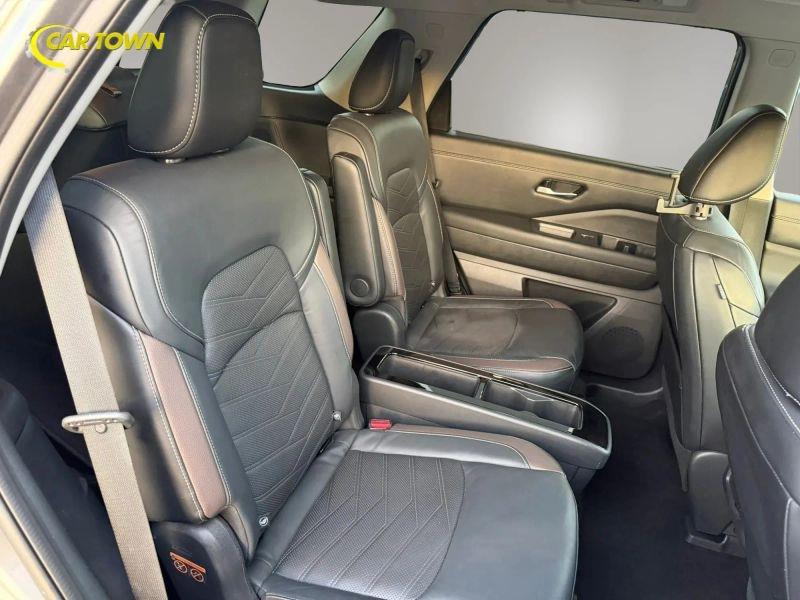 Vehicle photo 21