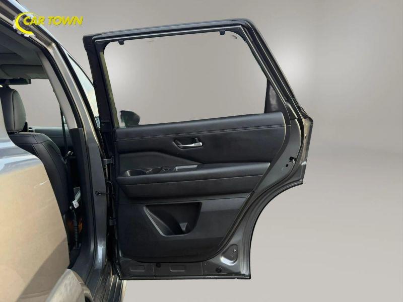 Vehicle photo 22