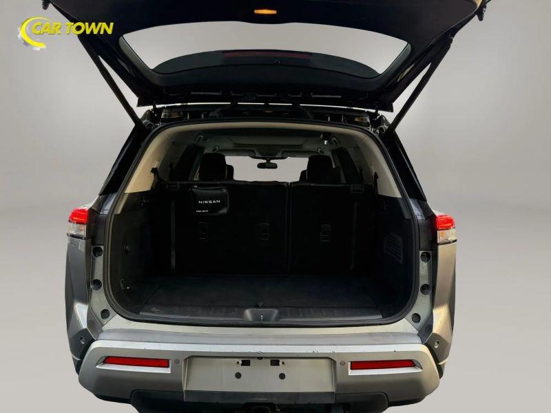 Vehicle photo 26