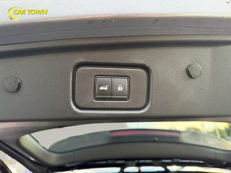 Vehicle photo 27
