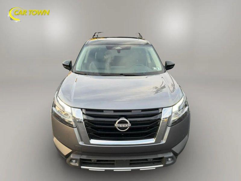 Vehicle photo 3