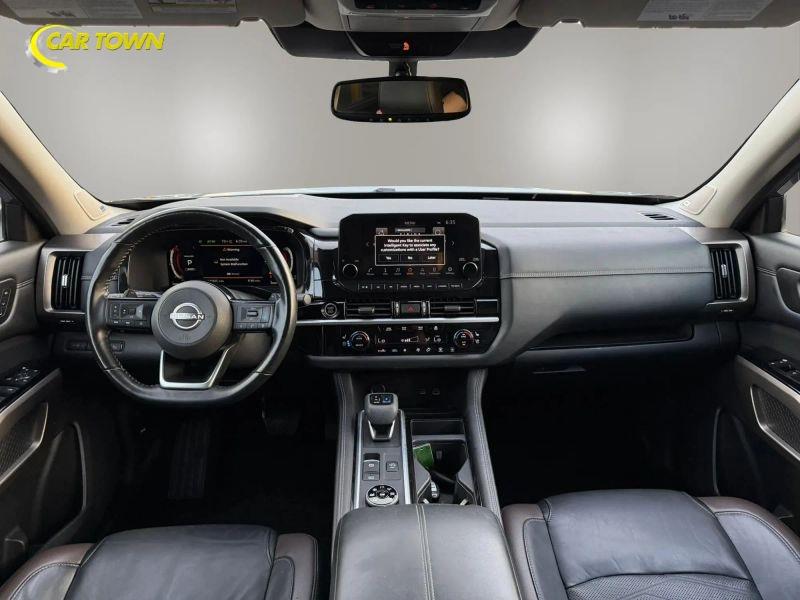 Vehicle photo 30