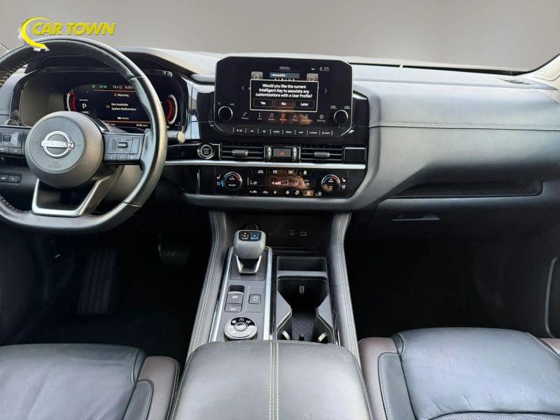Vehicle photo 31