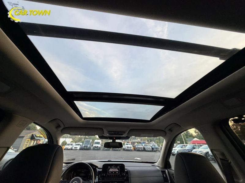 Vehicle photo 32