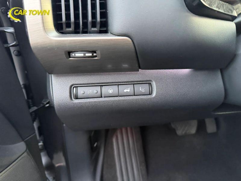 Vehicle photo 35
