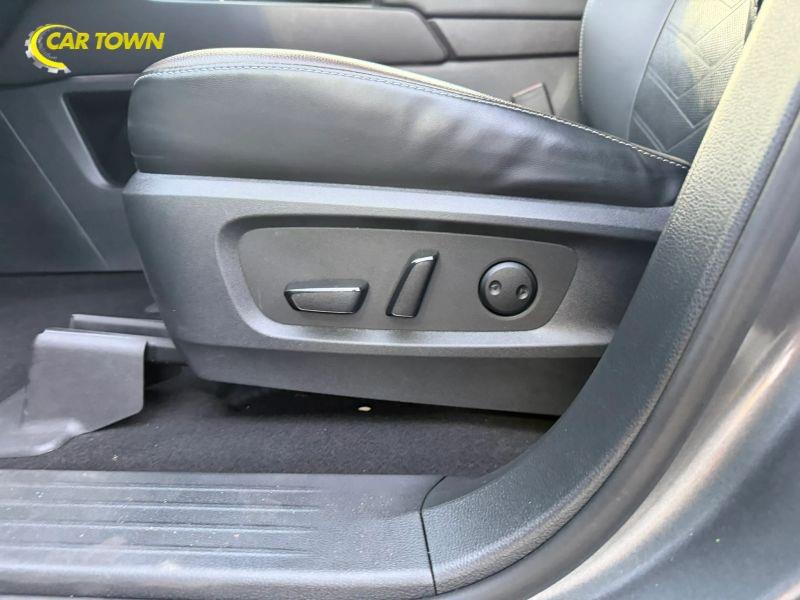 Vehicle photo 37