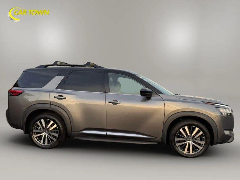 Vehicle photo 7