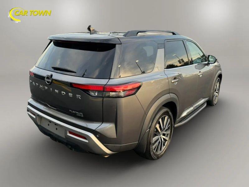 Vehicle photo 8