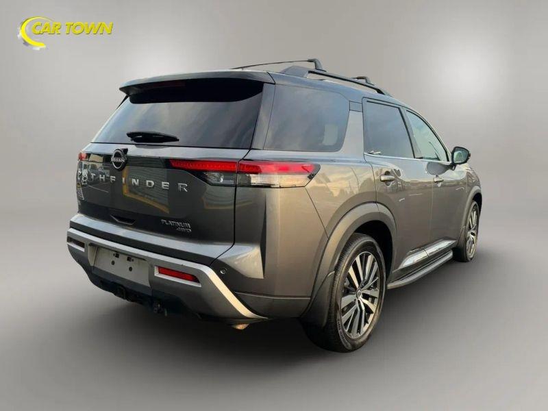 Vehicle photo 9