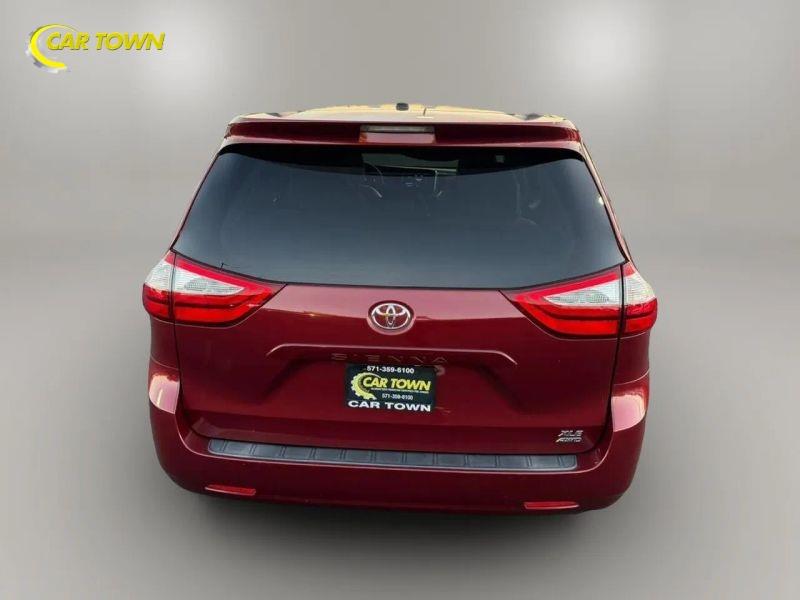 Vehicle photo 10