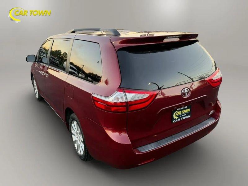 Vehicle photo 12