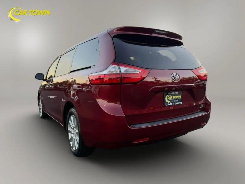 Vehicle photo 13