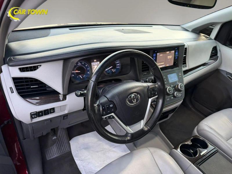 Vehicle photo 15