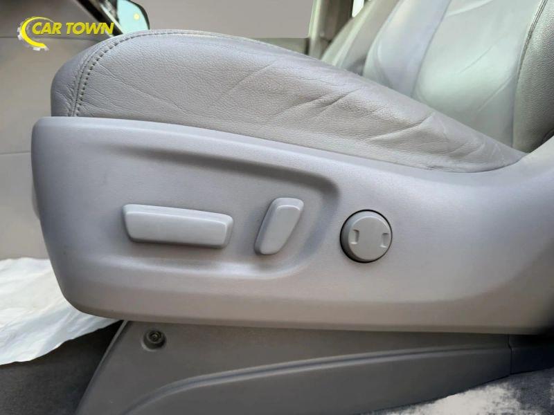 Vehicle photo 18