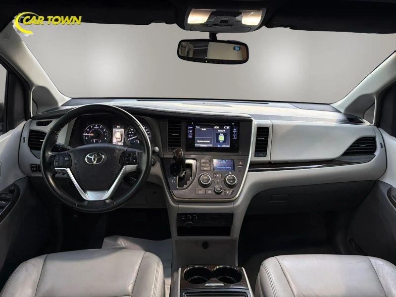 Vehicle photo 24