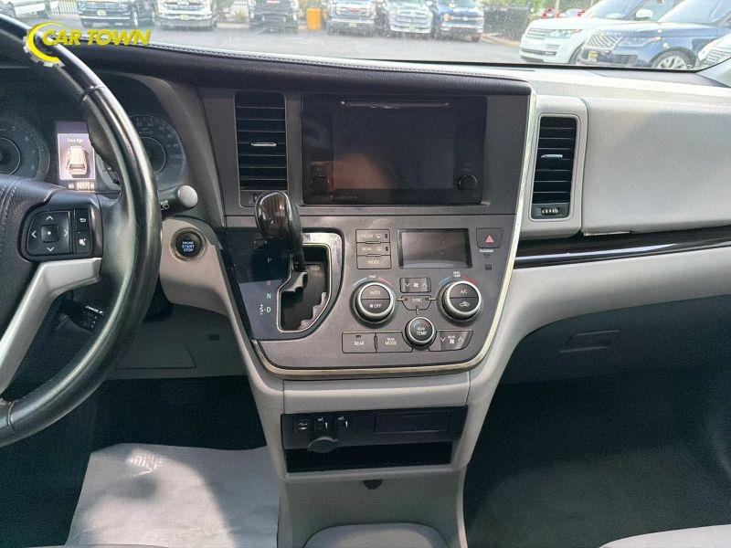 Vehicle photo 26