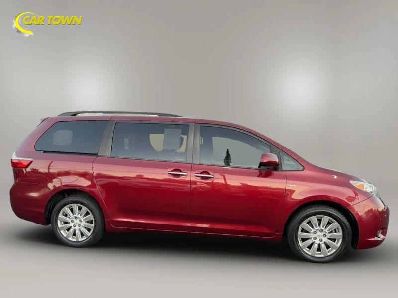Vehicle photo 7