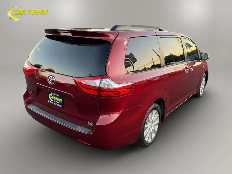 Vehicle photo 8