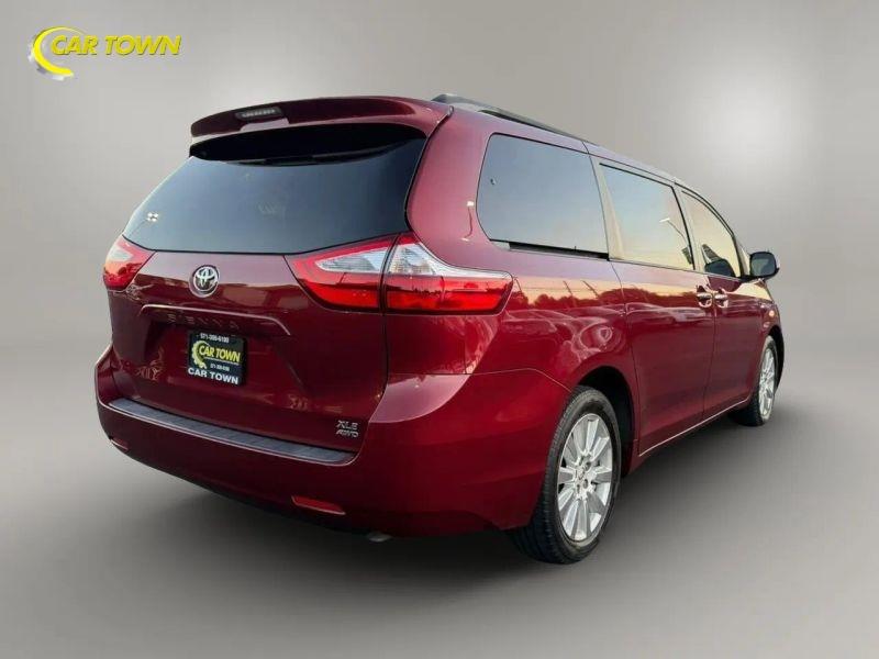 Vehicle photo 9