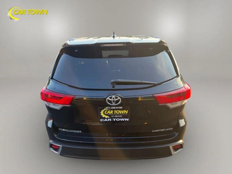 Vehicle photo 10