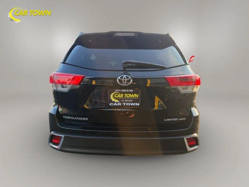 Vehicle photo 11
