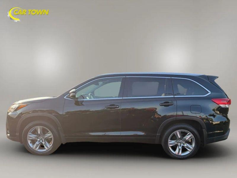 Vehicle photo 14