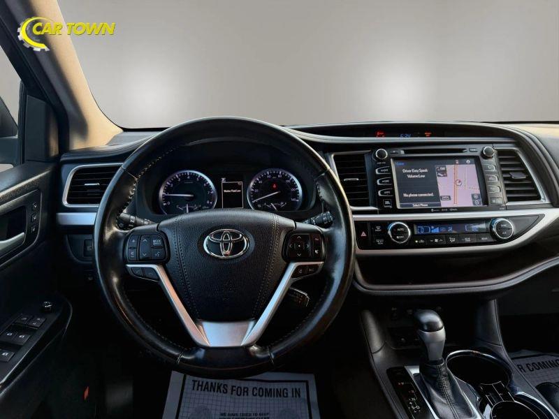 Vehicle photo 18