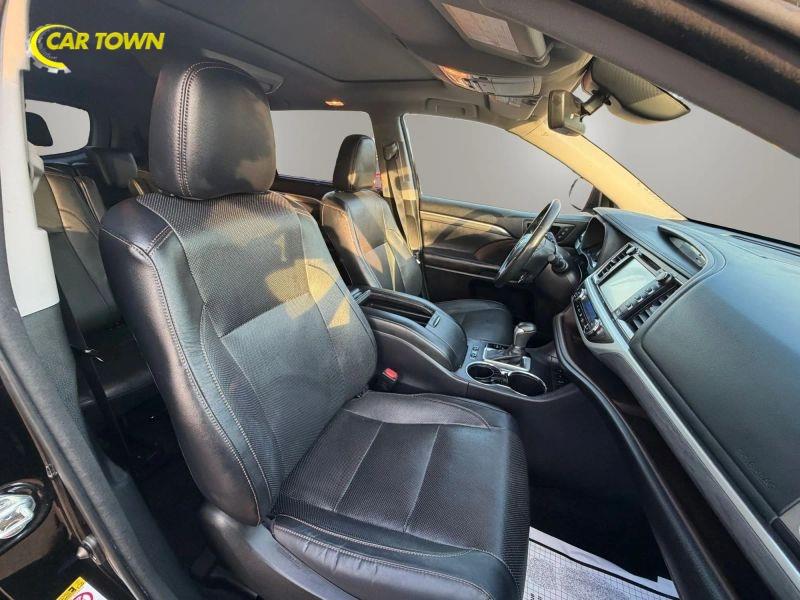 Vehicle photo 23