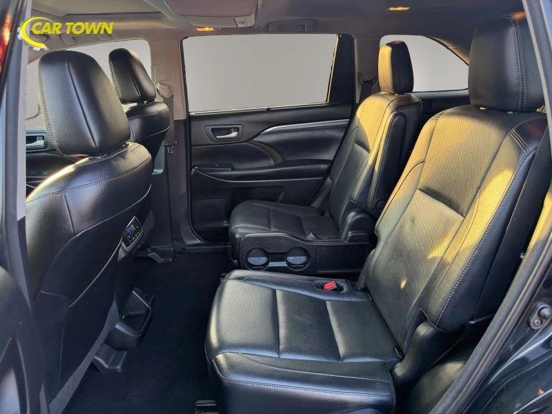 Vehicle photo 26