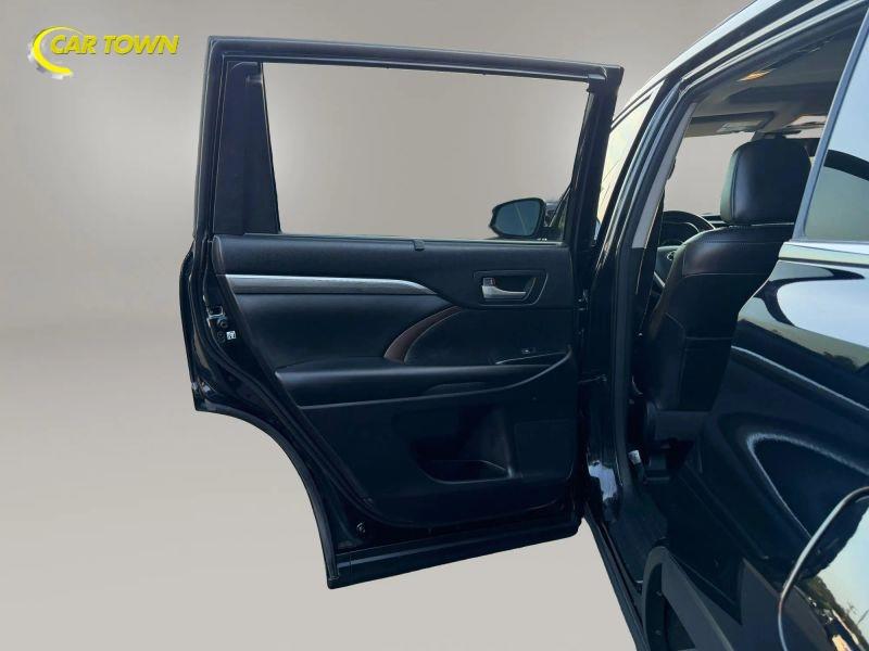 Vehicle photo 27