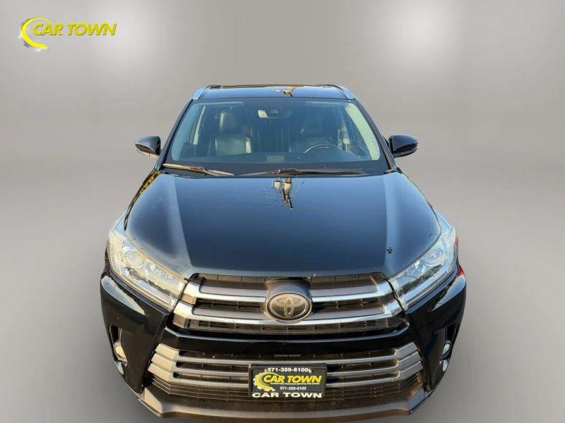 Vehicle photo 3