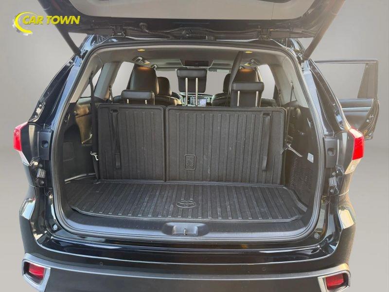 Vehicle photo 31