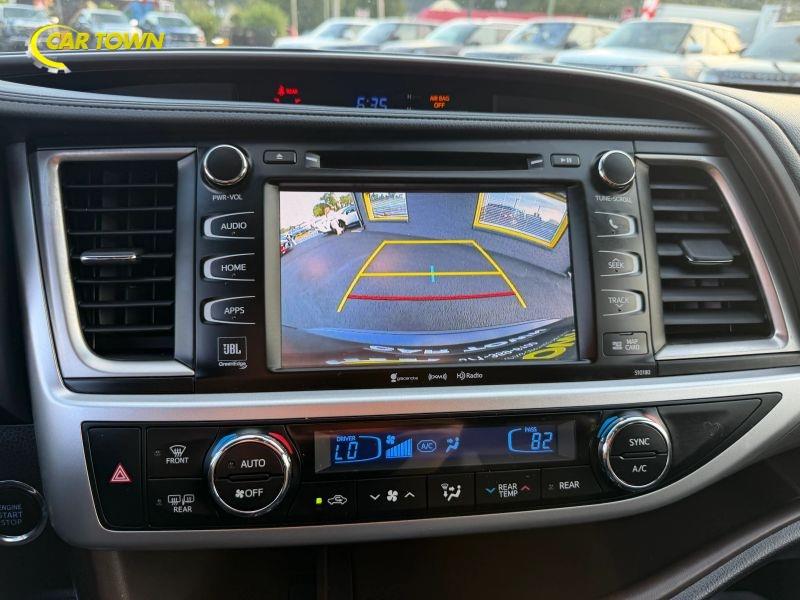 Vehicle photo 32