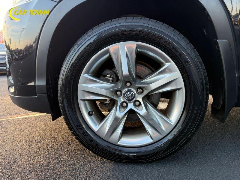 Vehicle photo 33