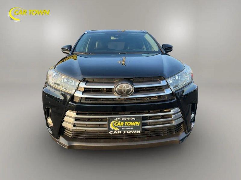 Vehicle photo 4