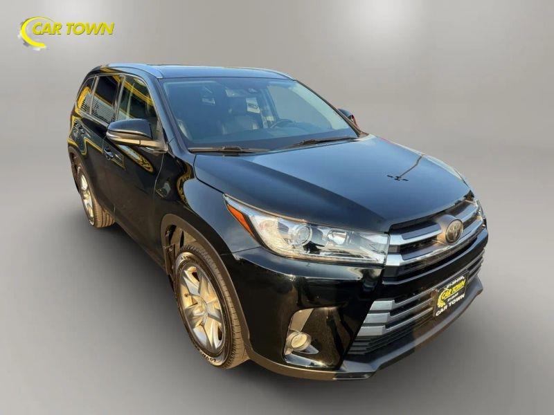 Vehicle photo 5