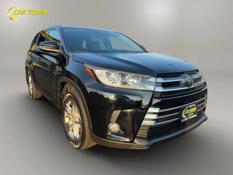 Vehicle photo 6
