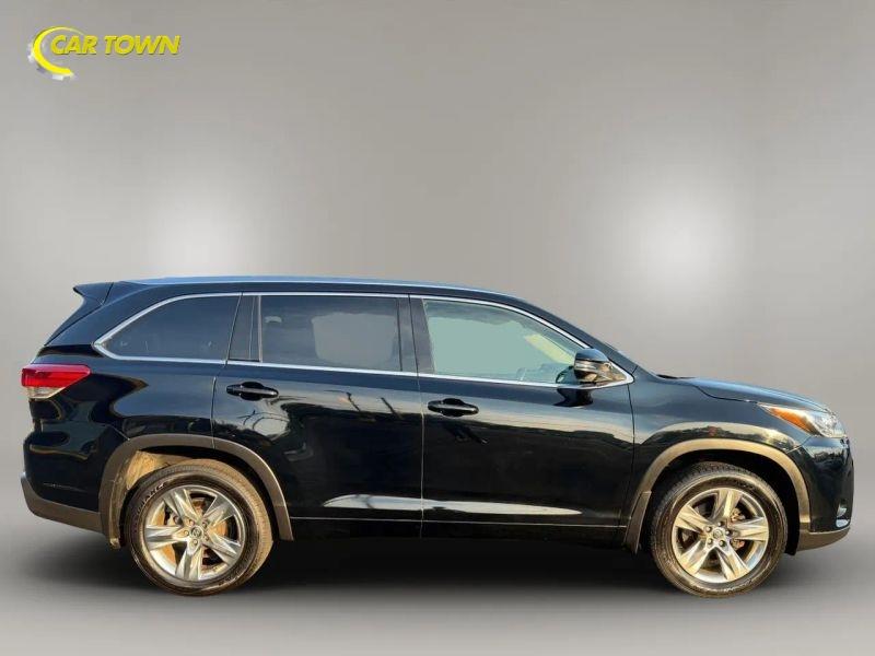 Vehicle photo 7