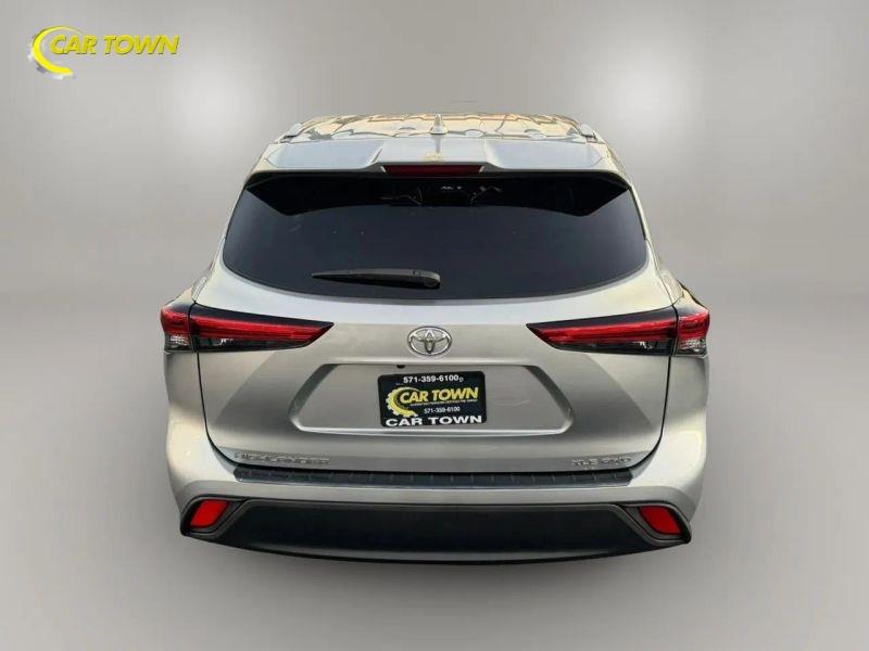 Vehicle photo 10