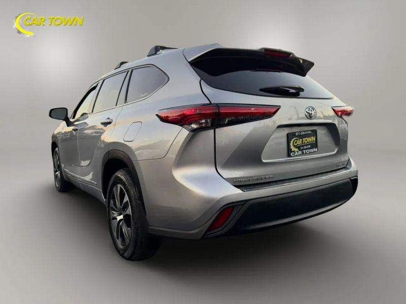 Vehicle photo 13