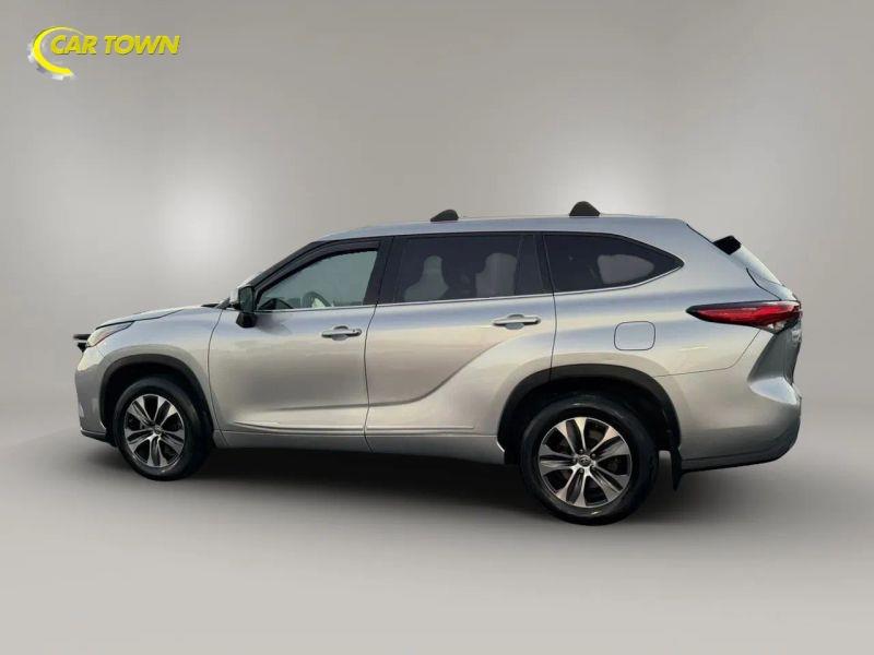 Vehicle photo 14